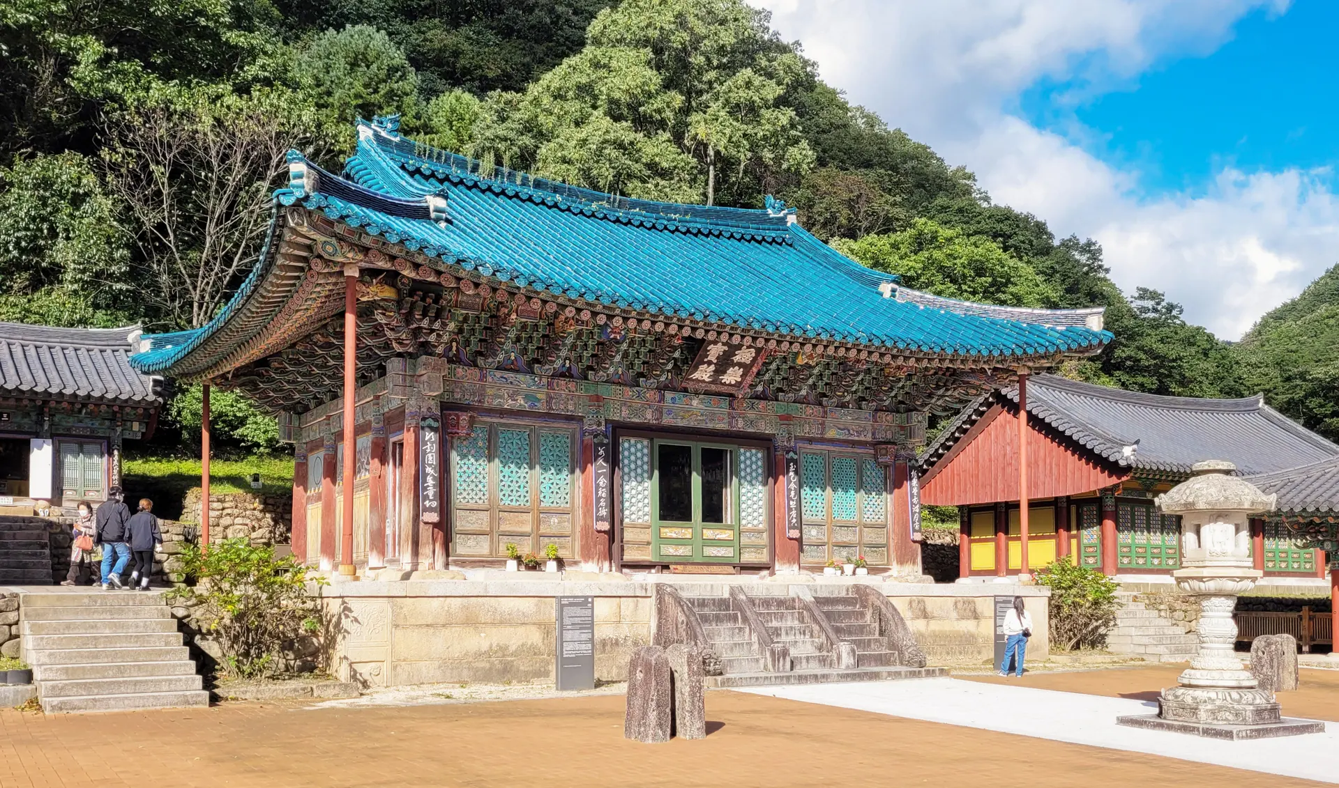 Sinheungsa Temple in Sokcho, Gangwon State, South Korea