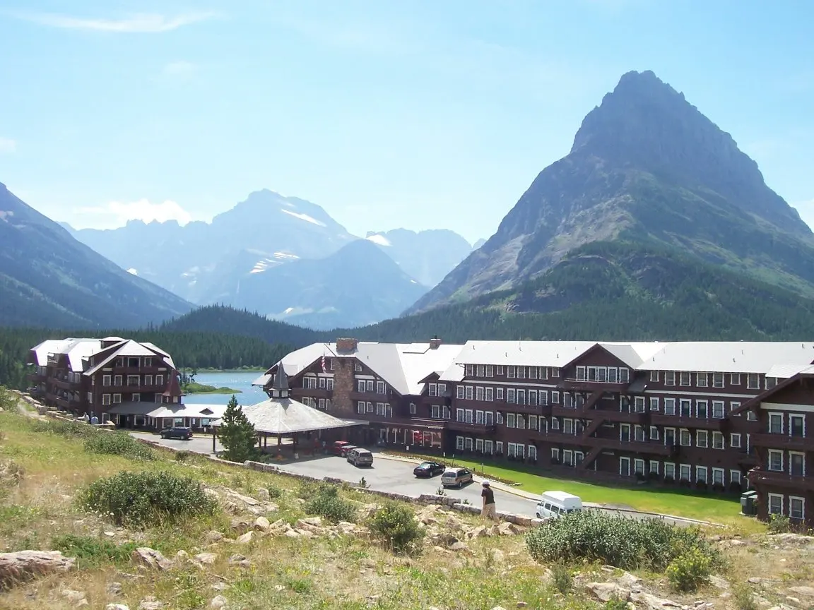 Many Glacier Hotel