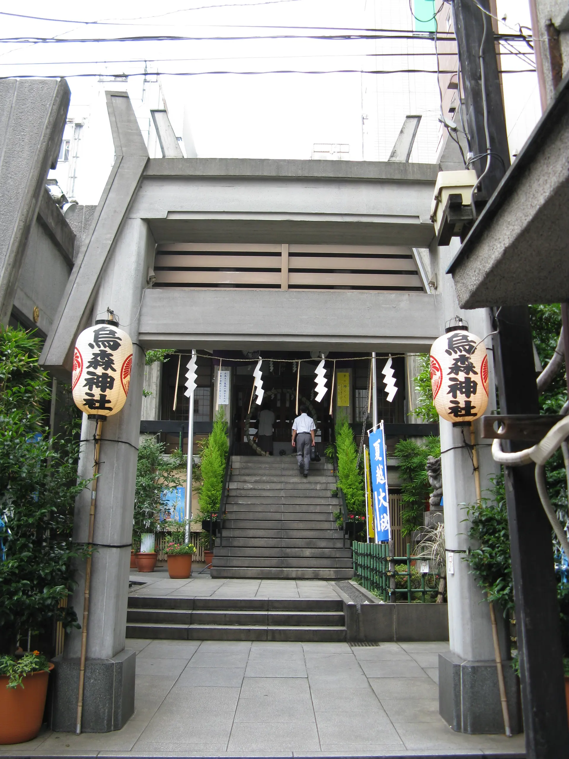 Karasumori Shrine — exact-site Wikimedia Commons image