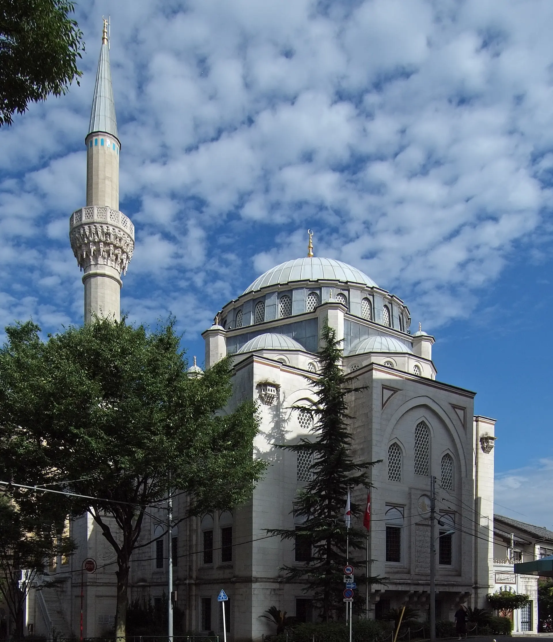 Tokyo Camii & Diyanet Turkish Culture Center — exact-site Wikimedia Commons image