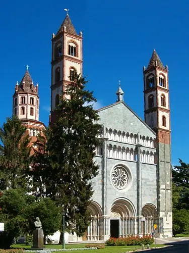 Basilica of Sant'Andrea, Vercelli - rights-reviewed Wikimedia image