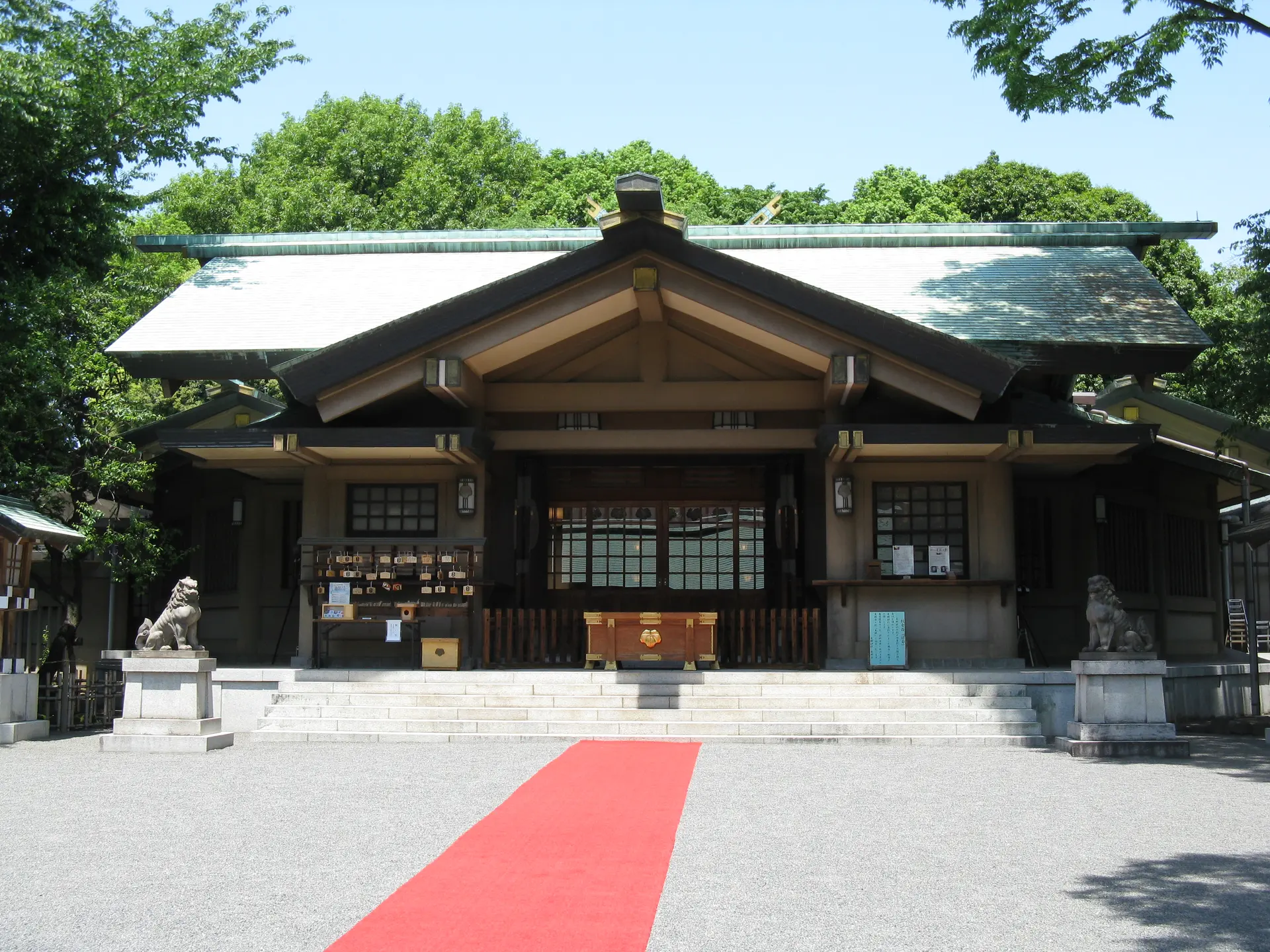 Togo Shrine — exact-site Wikimedia Commons image