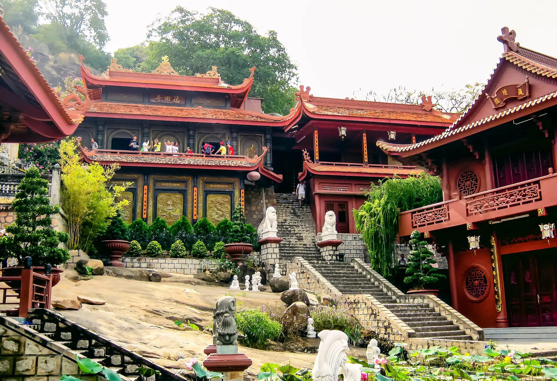 Hang Pagoda, Núi Sam