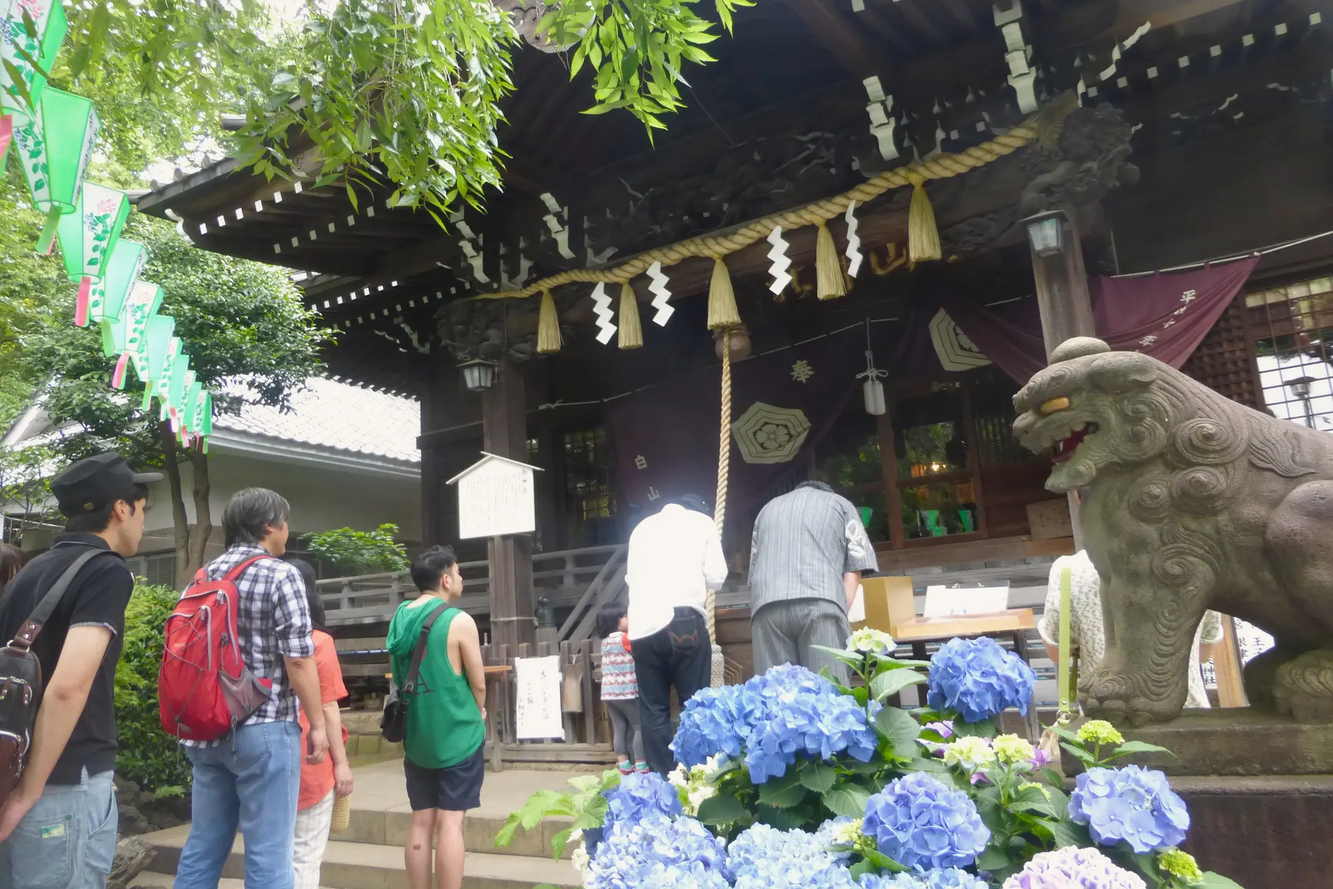 Hakusan Shrine — exact-site Wikimedia Commons image