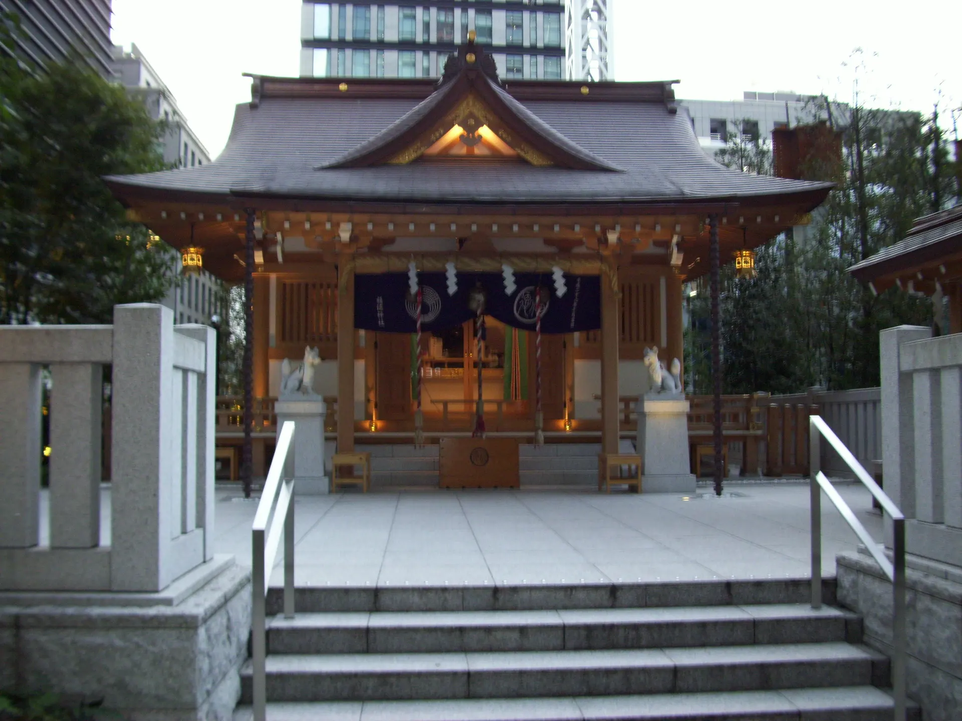 Fukutoku Shrine — exact-site Wikimedia Commons image