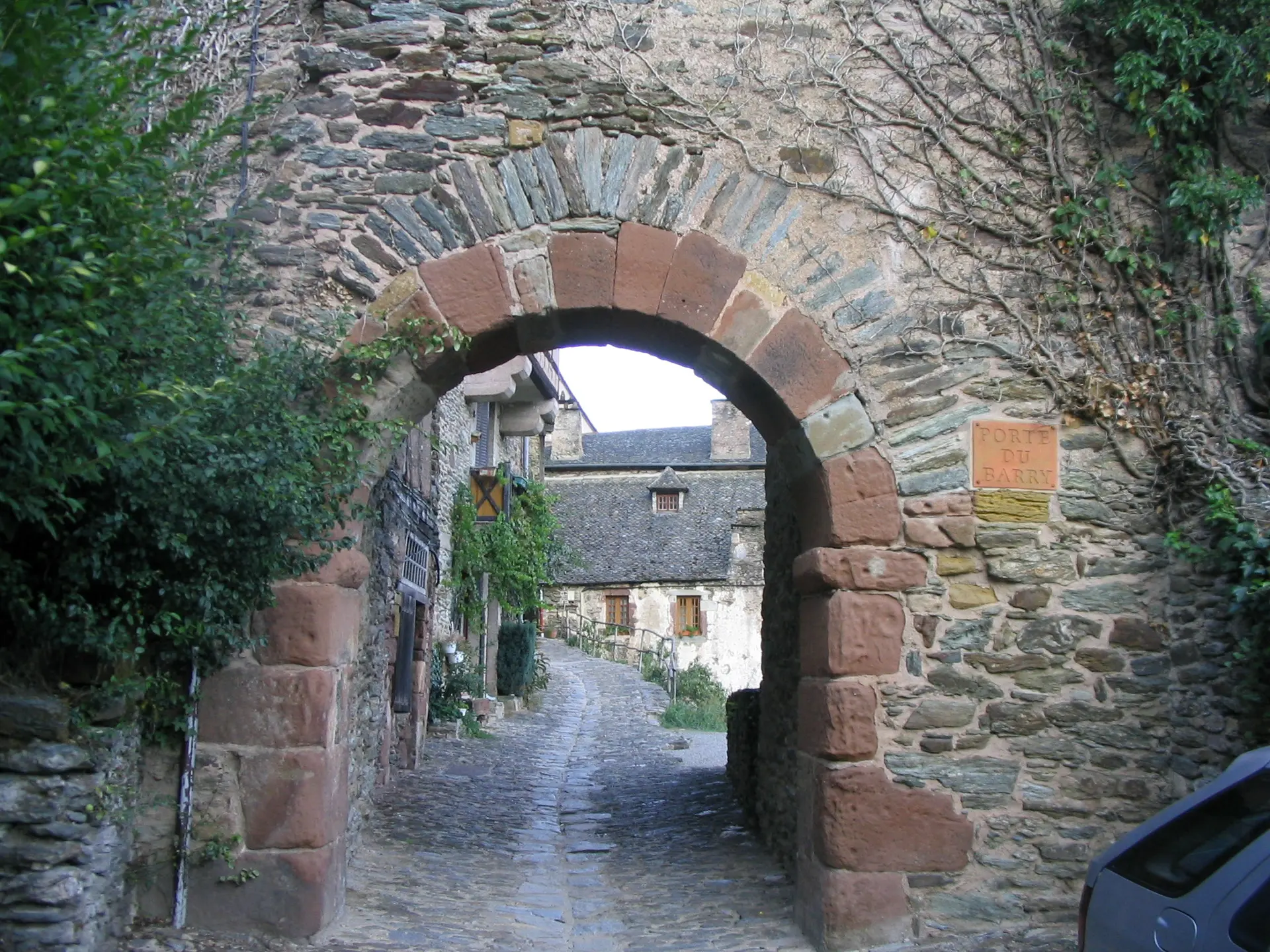 Conques arch