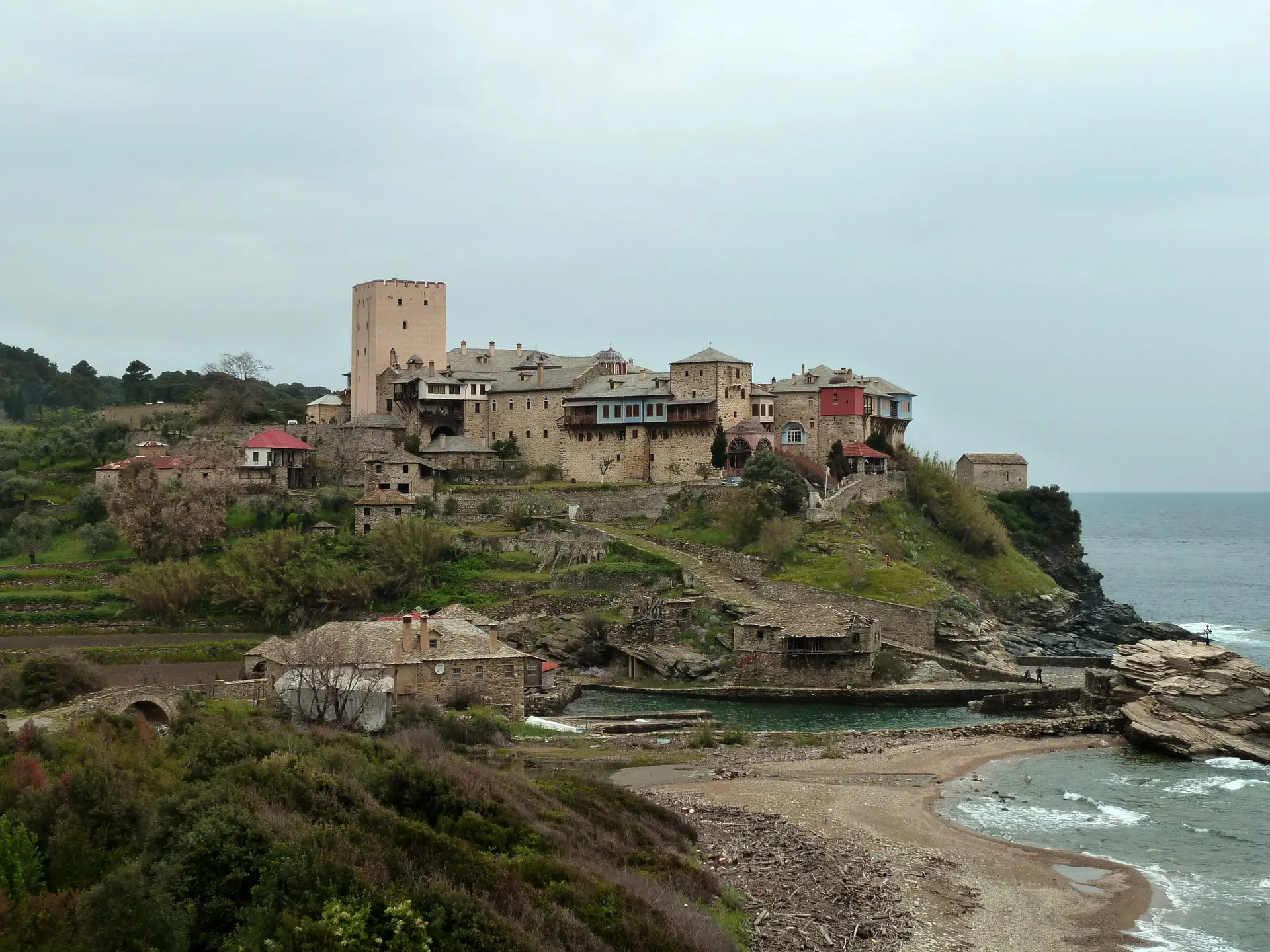 Pantokratoros Monastery - rights-reviewed Wikimedia image