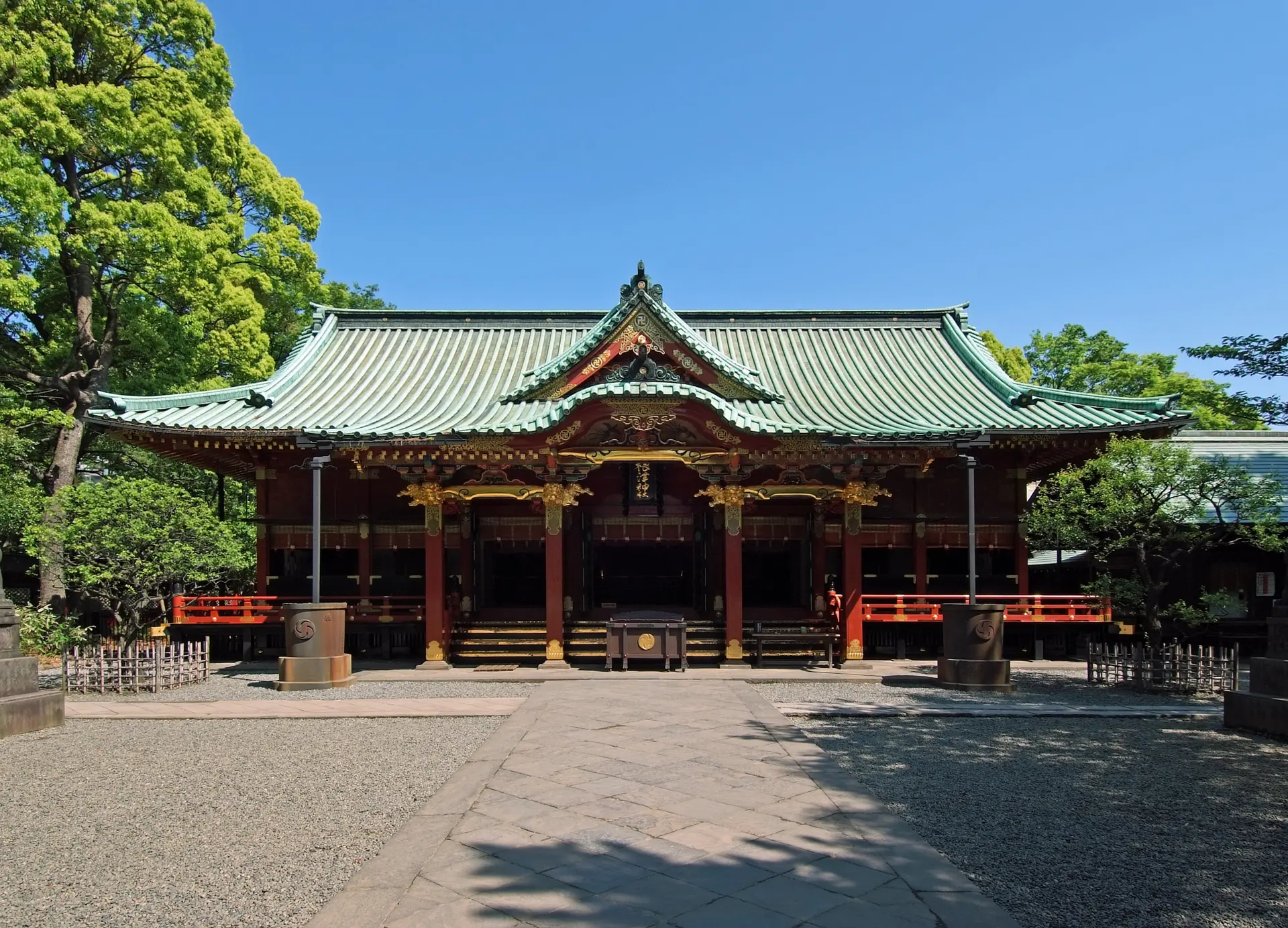 Nezu Shrine — exact-site Wikimedia Commons image