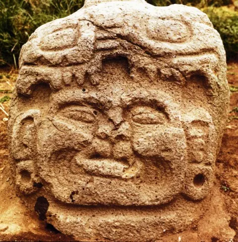 Cabeza del Preclasico Tardio, 1995, ahora en museo Nacional de Guatemala