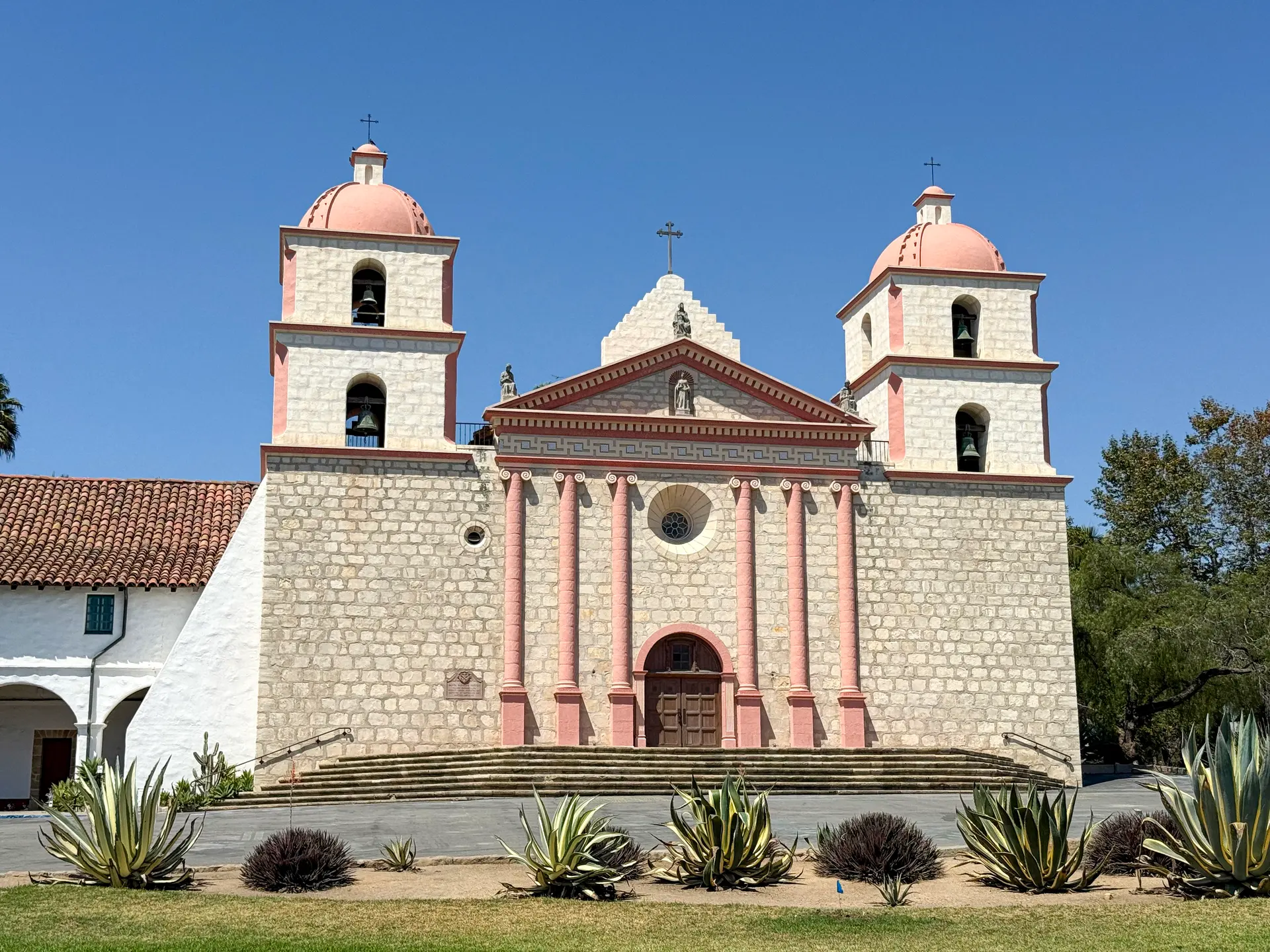 Mission Santa Bárbara - rights-reviewed Wikimedia image