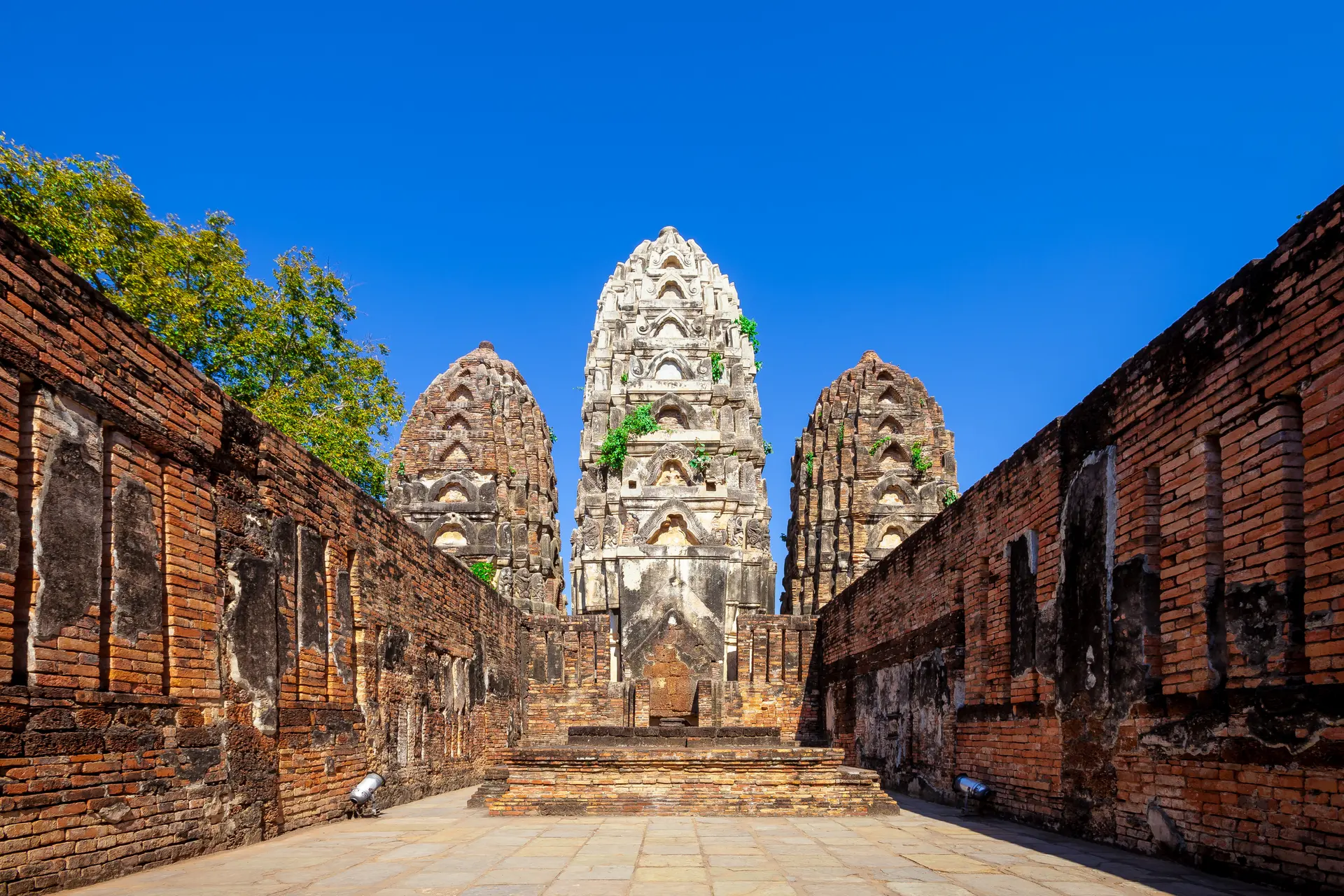 Wat Si Sawai in Mueang Kao, Sukhothai, Thailand