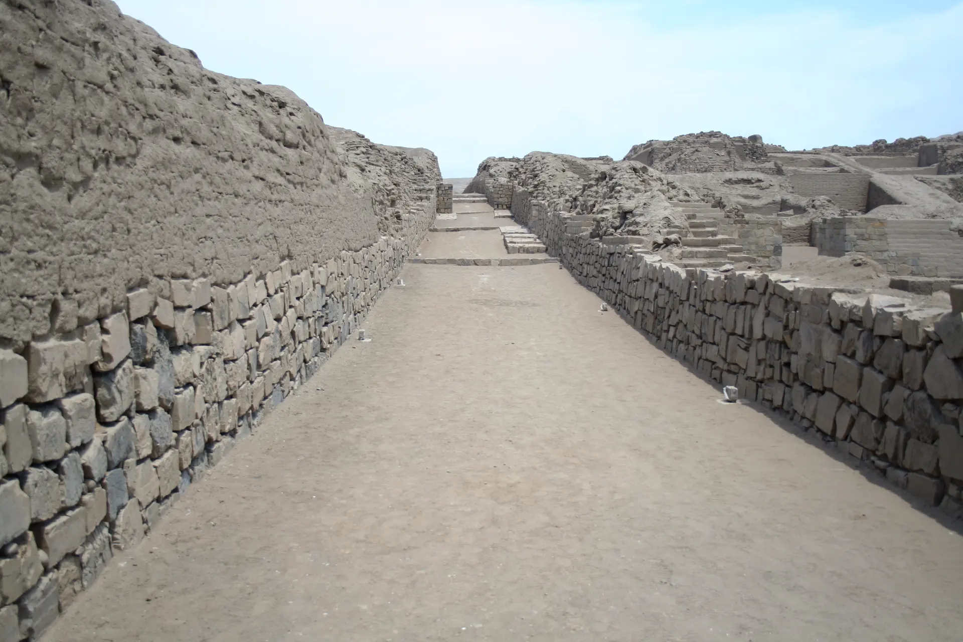 Calle Norte Sur - Pachacamac, Peru