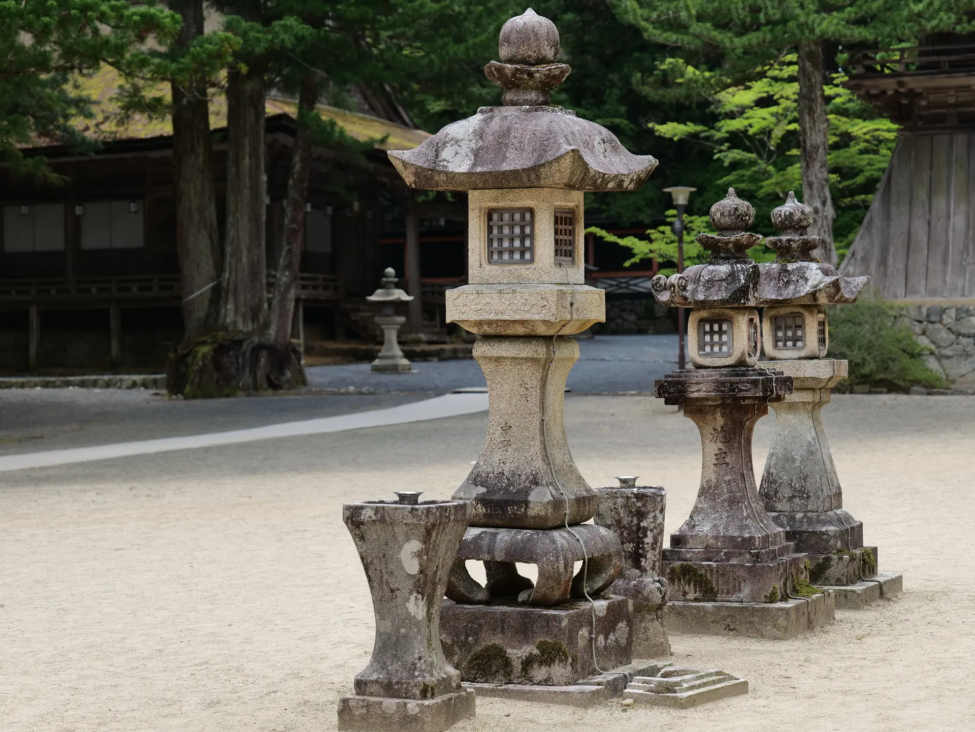 Danjo Garan, exact sacred-site view