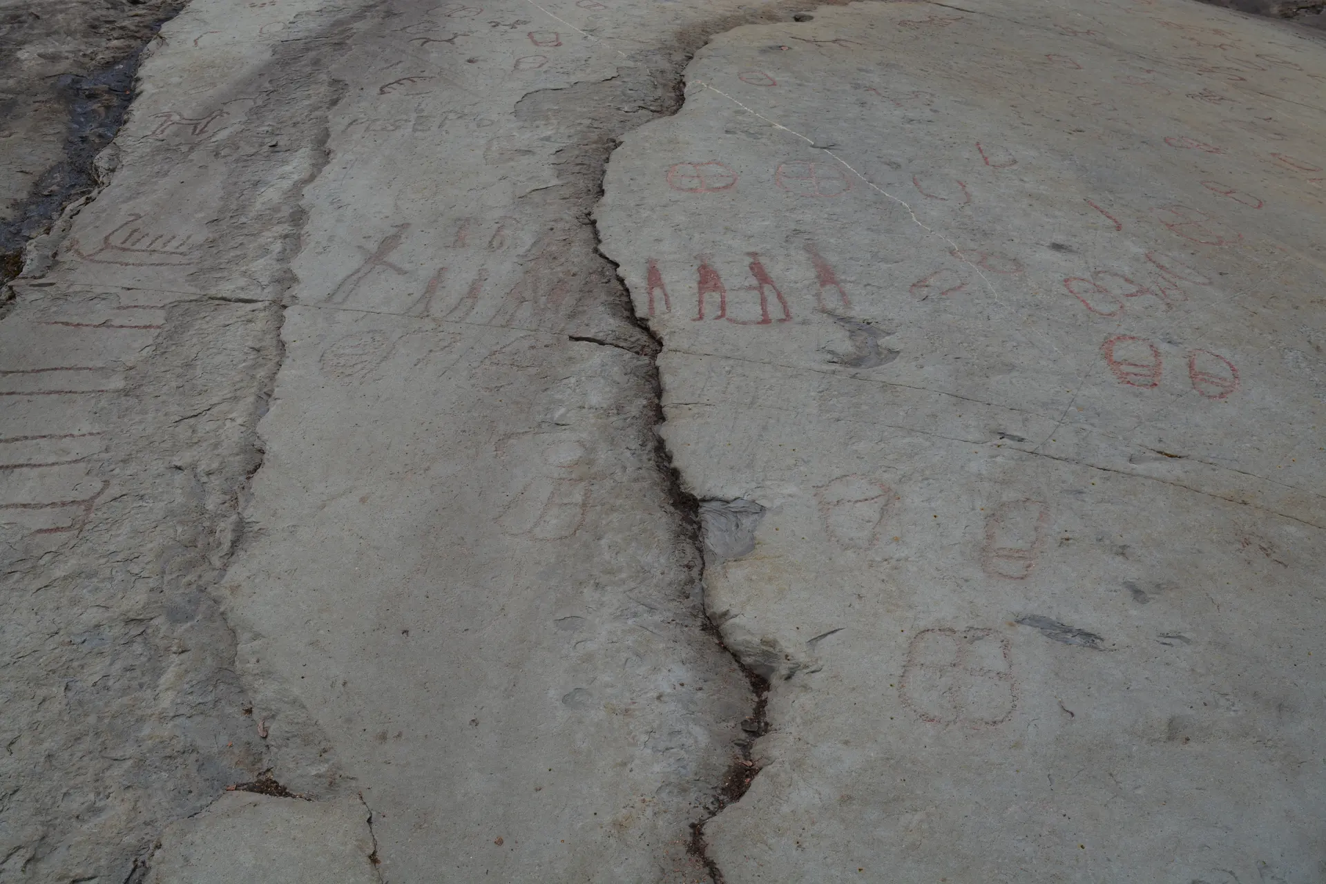 Leirfall rock carvings