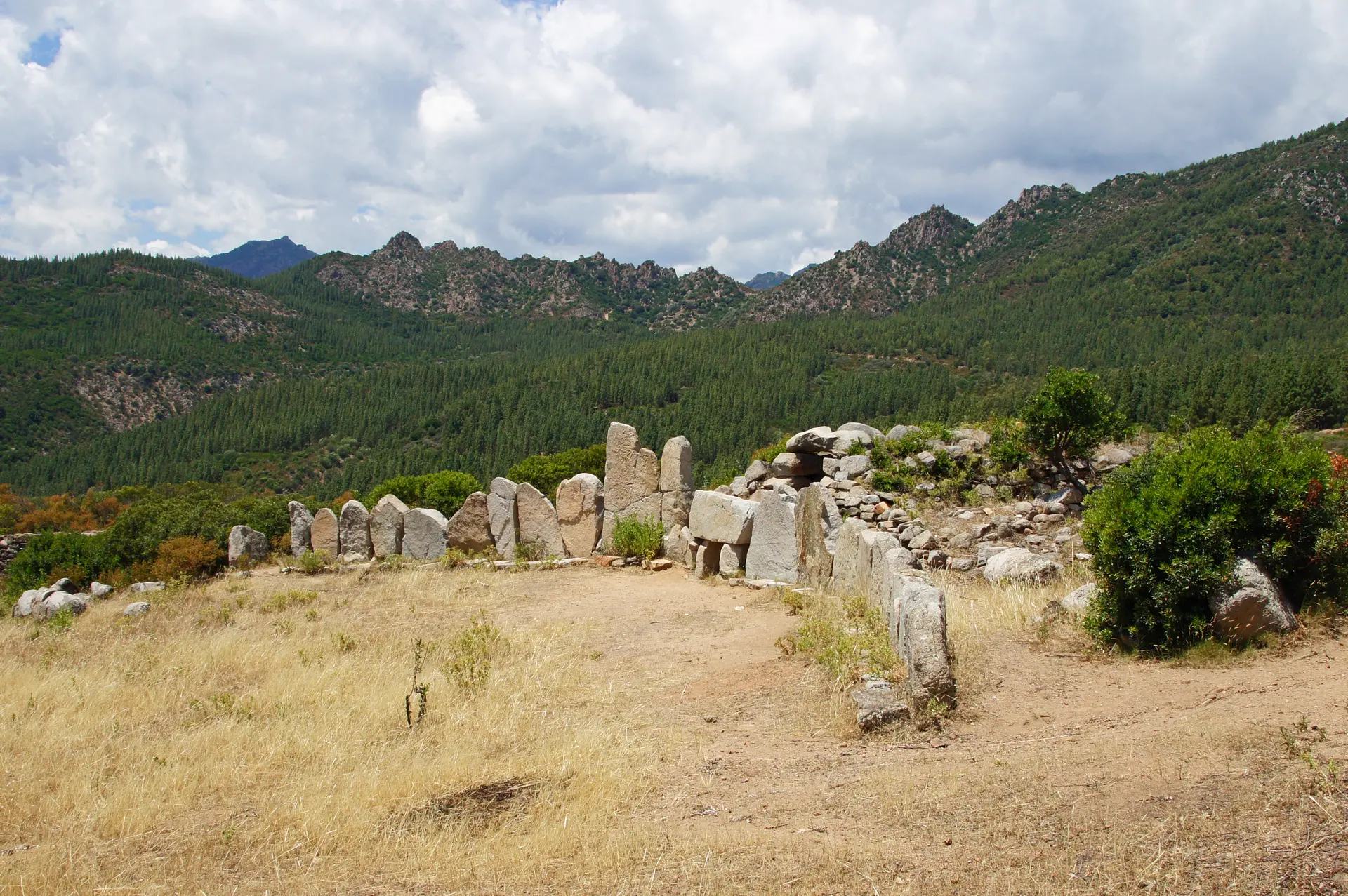 Image of The Giants' Tomb of Osono